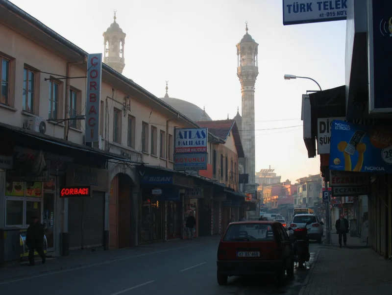 Die Aziziye-Moschee in Konya – einzigartige Minarette in der Türkei